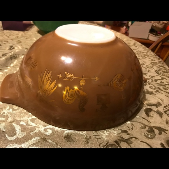 Vintage Pyrex Early American Cinderella Mixing Bowl - Picture 2 of 5